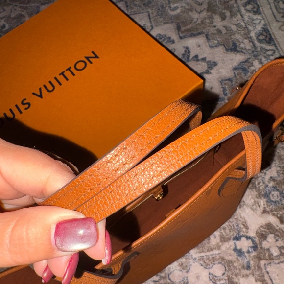 Louis Vuitton Neverfull MM Tan Tote - Picture 9 of 9